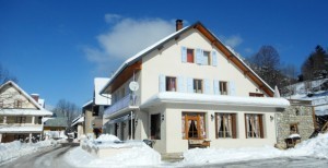 Devanture de l'auberge du lac de La Thuile